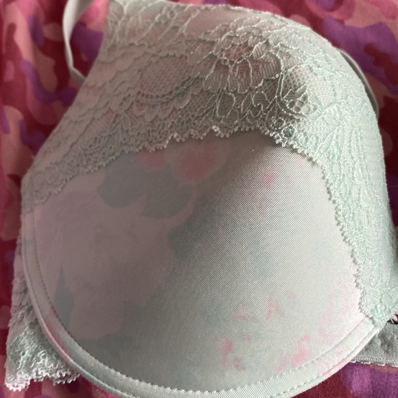La Vie En Rose Magnetic Closure Bra - Picture 2 of 5
